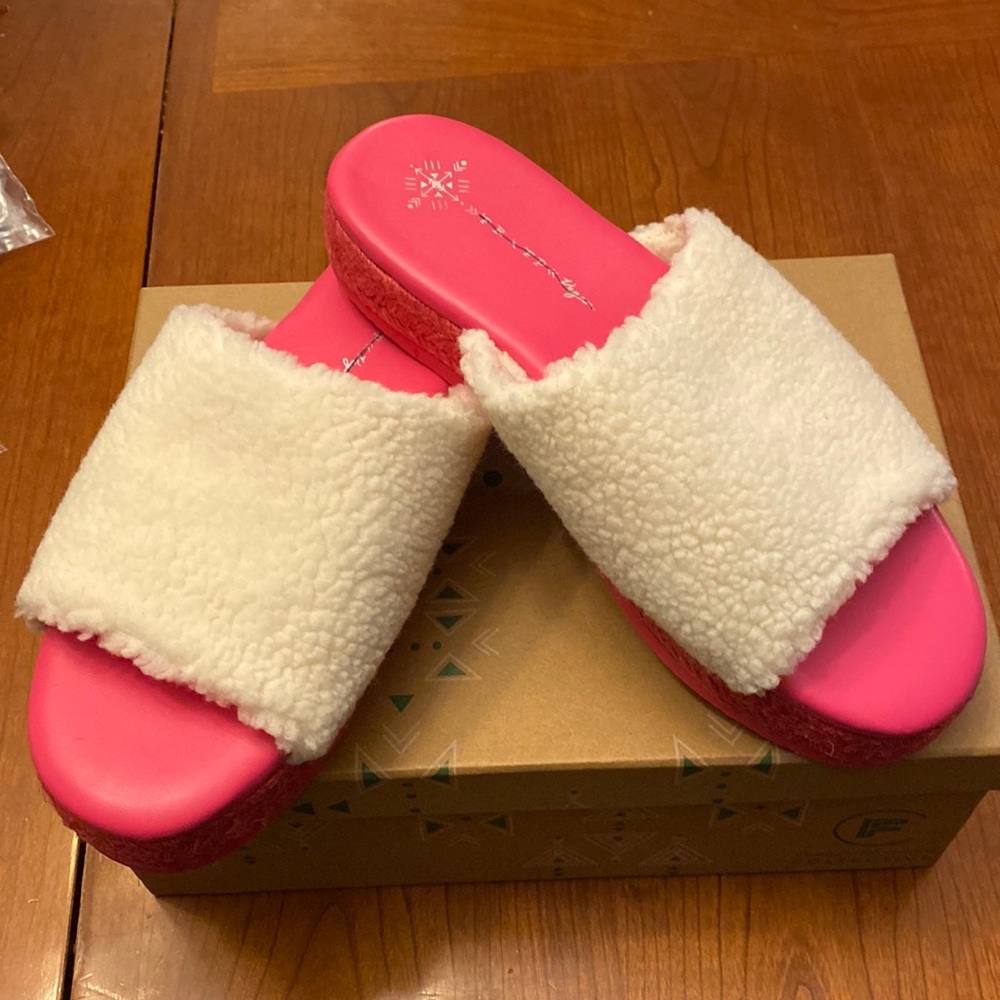 Free People Pink Platform Slide Sandals with Cream Sherpa Style Strap